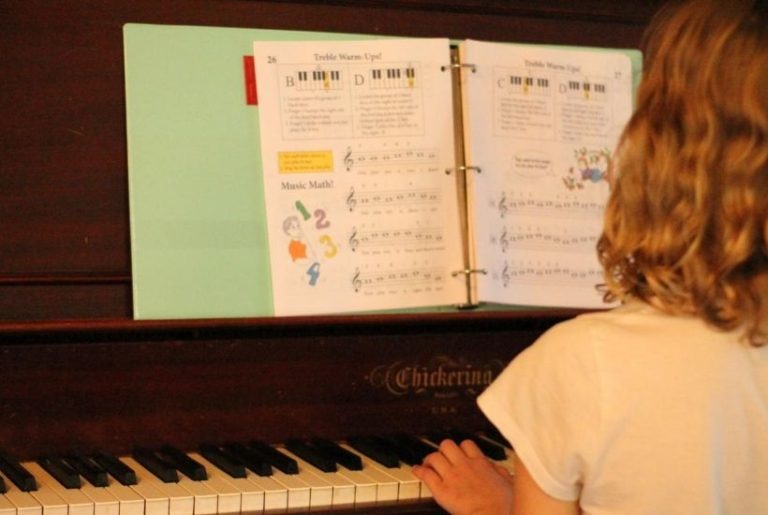 Give Your Kids Piano Lessons at Home